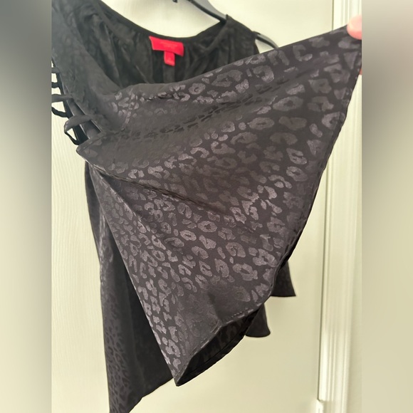 Jennifer Lopez Black Long Bell Sleeve Top Blouse. Size Medium - Picture 4 of 10